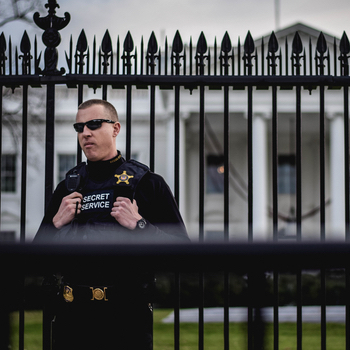 Secret Service Guards White House